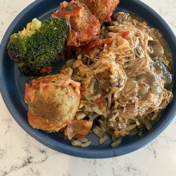 Escape Lounge - Hot food buffet (shredded chicken on rice,  meatballs, broccoli) - Airport Lounges Near Me - West Palm Beach, Florida