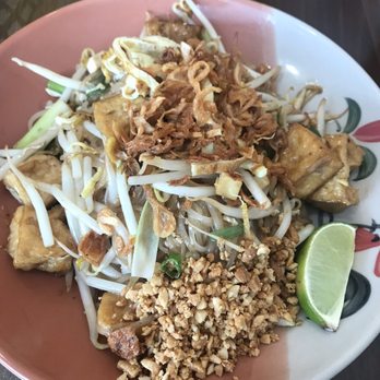 DAKZEN - Pad Thai with tofu - Thai Near Me - Somerville, Massachusetts DAKZEN - Pad Thai with tofu - Thai Near Me - Somerville, Massachusetts