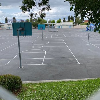 Broadacres Elementary School - Yard - Elementary Schools Near Me - Carson, California Broadacres Elementary School - Yard - Elementary Schools Near Me - Carson, California