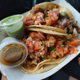 Chicken and steak tacos, get the sauces! Chicken and steak tacos, get the sauces!