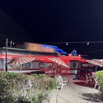 5 & Diner - Midnight after a concert meet up spot. - Diners Near Me - Phoenix, Arizona