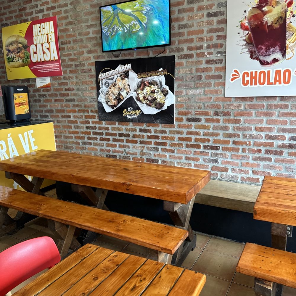 La Perrada De Chalo - Burgers Near Me - Jackson Heights, New York La Perrada De Chalo - Burgers Near Me - Jackson Heights, New York