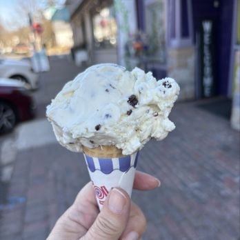 Knoke's Chocolates And Nuts - Chocolatiers & Shops Near Me - Hudson, Wisconsin