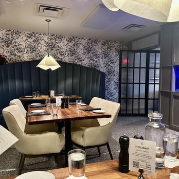Emery - Back upstairs dining area. - Seafood Near Me - Cincinnati, Ohio