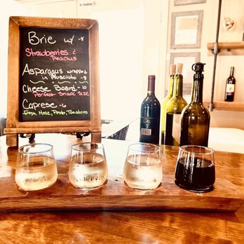 Irish Vineyards - Wine flight and small plate selection. - Wineries Near Me - Murphys, California Irish Vineyards - Wine flight and small plate selection. - Wineries Near Me - Murphys, California