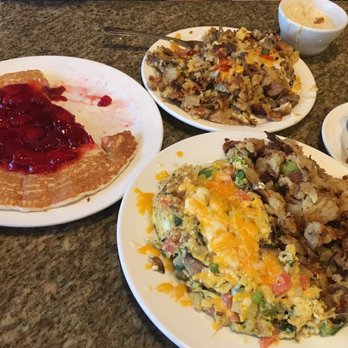 Cedar Glen Inn - Side of strawberry pancake, veggie omelette, country scramble. All amazing! - American Near Me - Cedar Glen, California