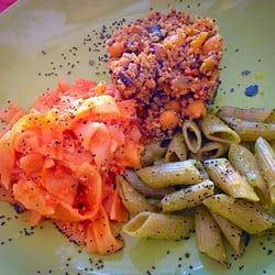 Arcobaleno Vegetariano - Primi: quinoa con verdure e ceci, pasta di canapa con pesto di noci, fettuccine con ragú di soia
