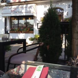 Sushi Akiyama - Ogródek przed restauracją