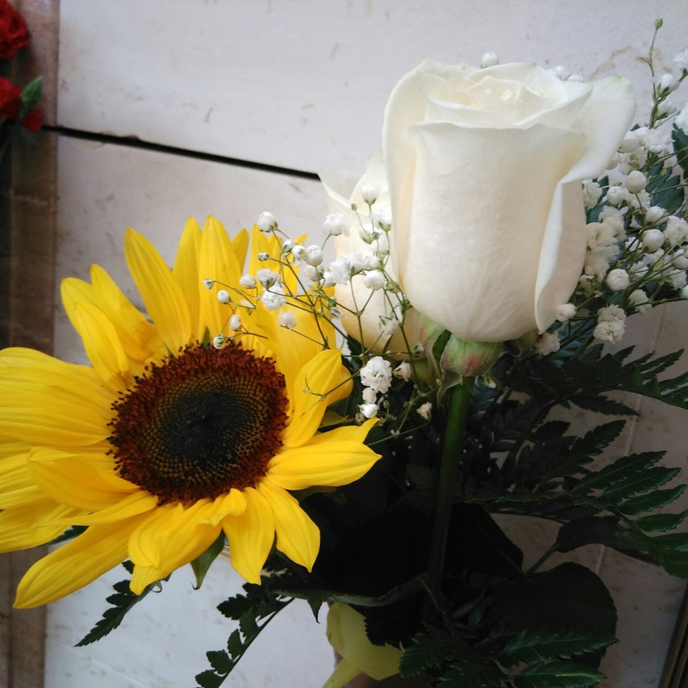 Golden Flowers - Florists Near Me - Glendale, California