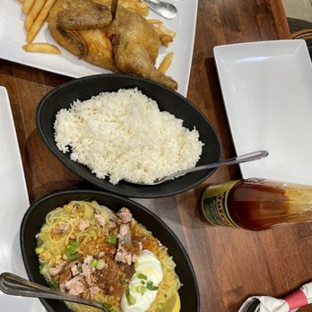 Max’s Restaurant - Chicago - The spread - Filipino Near Me - Chicago, Illinois Max’s Restaurant - Chicago - The spread - Filipino Near Me - Chicago, Illinois