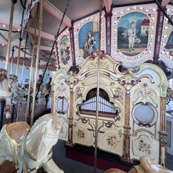 Hampton Carousel