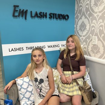 Em Lash Studio - Waiting - Eyelash Service Near Me - Louisville, Kentucky
