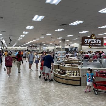 Buc-ee’s - Tons of options - Gas Stations Near Me - Sevierville, Tennessee Buc-ee’s - Tons of options - Gas Stations Near Me - Sevierville, Tennessee