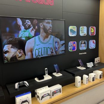 Apple Broadway Plaza - 7/10/25 FYI. Apple products. - Mobile Phones Near Me - Walnut Creek, California Apple Broadway Plaza - 7/10/25 FYI. Apple products. - Mobile Phones Near Me - Walnut Creek, California