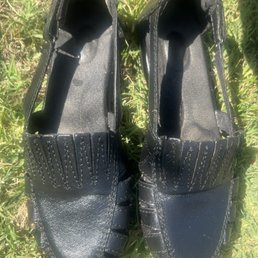 You can't see it so much here because I took this photo in very bright light, but my shoes are incredibly shiny black and look brand new. You can't see it so much here because I took this photo in very bright light, but my shoes are incredibly shiny black and look brand new.