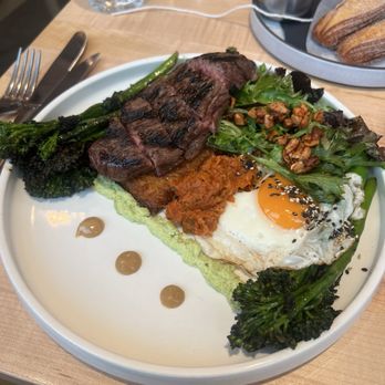Catch 122 - Steak n egg - Breakfast & Brunch Near Me - North Vancouver, British Columbia
