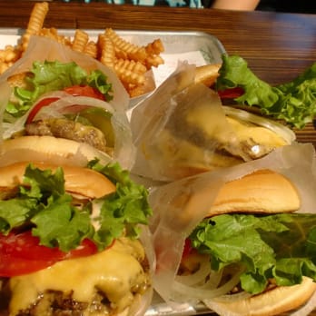 Shake Shack Upper West Side - Fast Food Near Me - New York, New York
