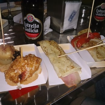 Peamflo - Fajitas de queso y bacon, enrollado de Kellog's, queso brie envuelto en masa filo y secreto de cerdo con pimiento morrón. - Spanish Near Me - Picanya, V Peamflo - Fajitas de queso y bacon, enrollado de Kellog's, queso brie envuelto en masa filo y secreto de cerdo con pimiento morrón. - Spanish Near Me - Picanya, V