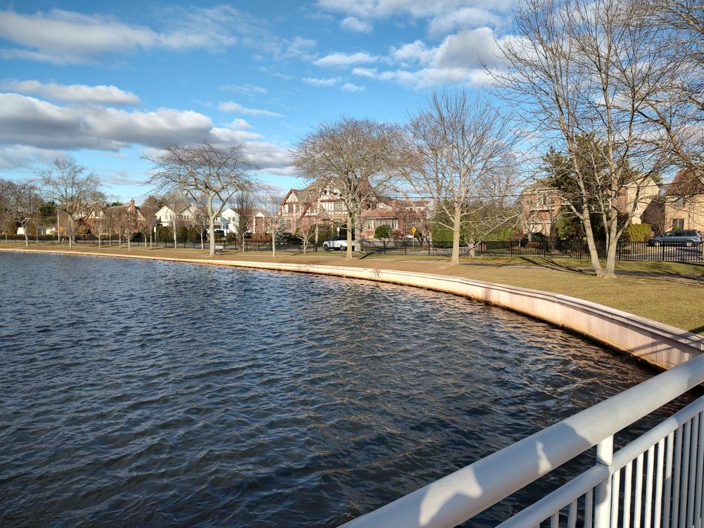 Cammanns Pond County Park Logo