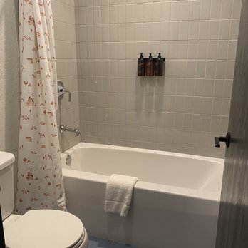The Ozarker Lodge - Bathtub - Hotels Near Me - Branson, Missouri The Ozarker Lodge - Bathtub - Hotels Near Me - Branson, Missouri