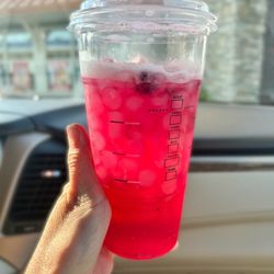Starbucks - Dragonfruit Mango.