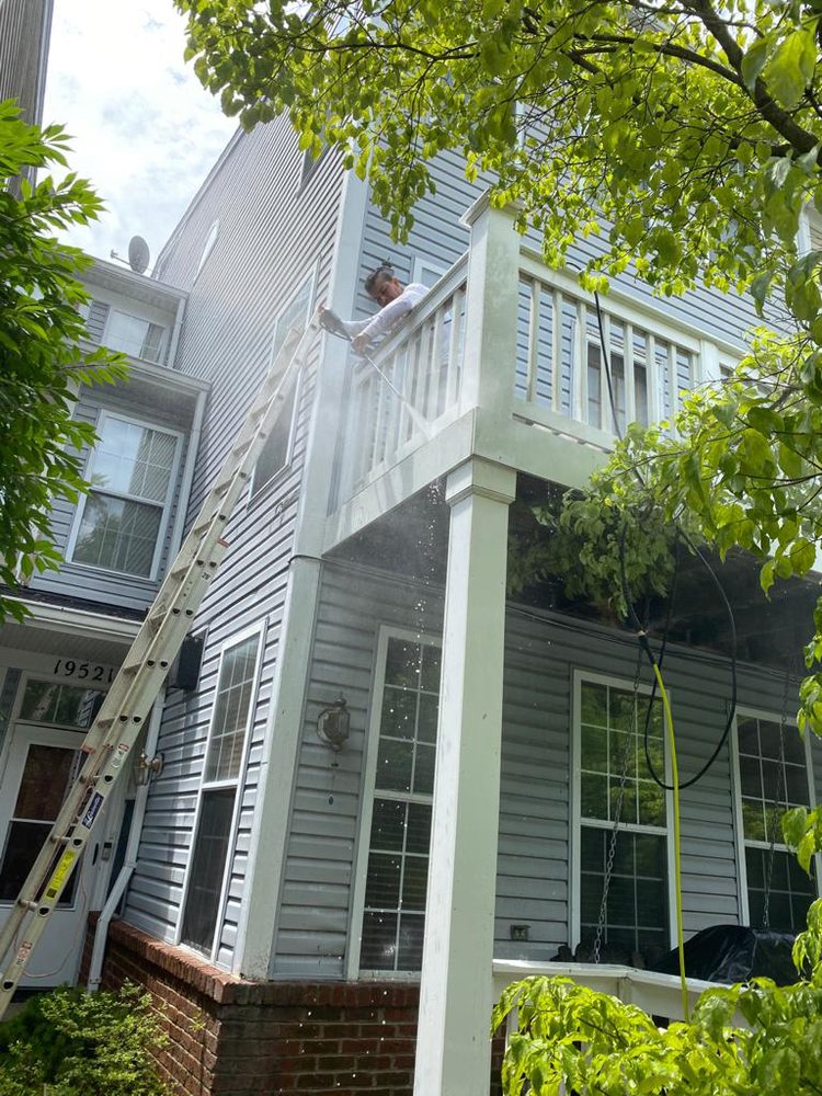 Slide of Navarro Contracting