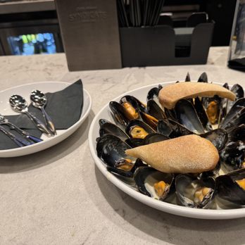 Fifth Avenue Syndicate - Mussels! A full pound. - Cocktail Bars Near Me - Moline, Illinois
