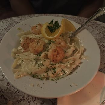 Mama Carolla's - Alfredo with Shrimp: Fettuccine with sweet cream, parmesan cheese and parsley - Italian Near Me - Indianapolis, Indiana Mama Carolla's - Alfredo with Shrimp: Fettuccine with sweet cream, parmesan cheese and parsley - Italian Near Me - Indianapolis, Indiana