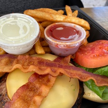 Bonzer Shack - Very average burger. - Bars Near Me - Kill Devil Hills, North Carolina