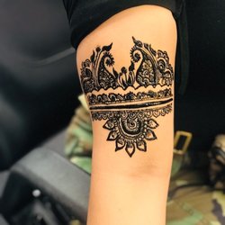 Eyebrows & More by Tahira - Freestyle Henna tattoo