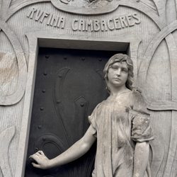 Cementerio de la Recoleta - An amazing place to visit and learn.