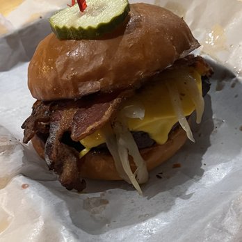 Camino - Bacon cheeseburger - American Near Me - West Allis, Wisconsin Camino - Bacon cheeseburger - American Near Me - West Allis, Wisconsin