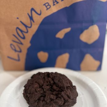 Levain Bakery - Dark chocolate chip 4.5 stars - Bakeries Near Me - Los Angeles, California Levain Bakery - Dark chocolate chip 4.5 stars - Bakeries Near Me - Los Angeles, California
