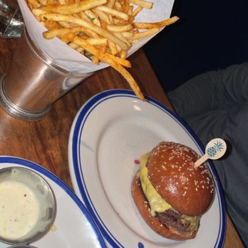 Hudson House - Burger - American Near Me - Dallas, Texas
