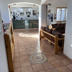 The Los Viajeros Inn - Lobby