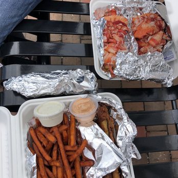 Red's Eats - Sweet potato fries and lobster roll and fried zucchini - Seafood Near Me - Wiscasset, Maine Red's Eats - Sweet potato fries and lobster roll and fried zucchini - Seafood Near Me - Wiscasset, Maine