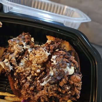 EvaDean’s Bakery and Cafe - Crispy Chicken sandwich - Bakeries Near Me - Wilmette, Illinois