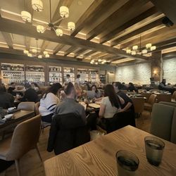 The Oakville Grill & Cellar - Crowded table arrangement