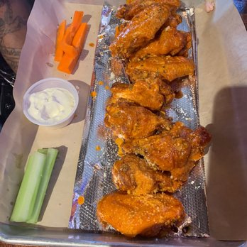 Forty Thieves - Garlic Parmesan hot wings - Pubs Near Me - Buffalo, New York Forty Thieves - Garlic Parmesan hot wings - Pubs Near Me - Buffalo, New York