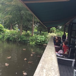 The Boathouse Cafe - Outdoor seating while feeding the ducks.