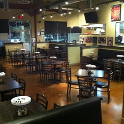 Gianni's Pizza & More - Dining area