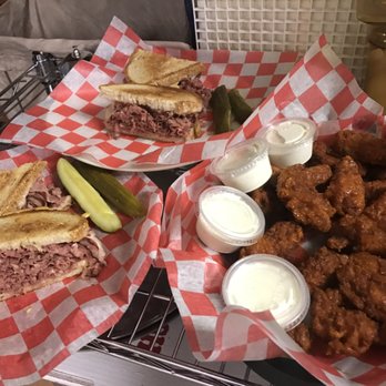 Pete's Cutting Board - Sports Bars Near Me - Chesterfield, Michigan