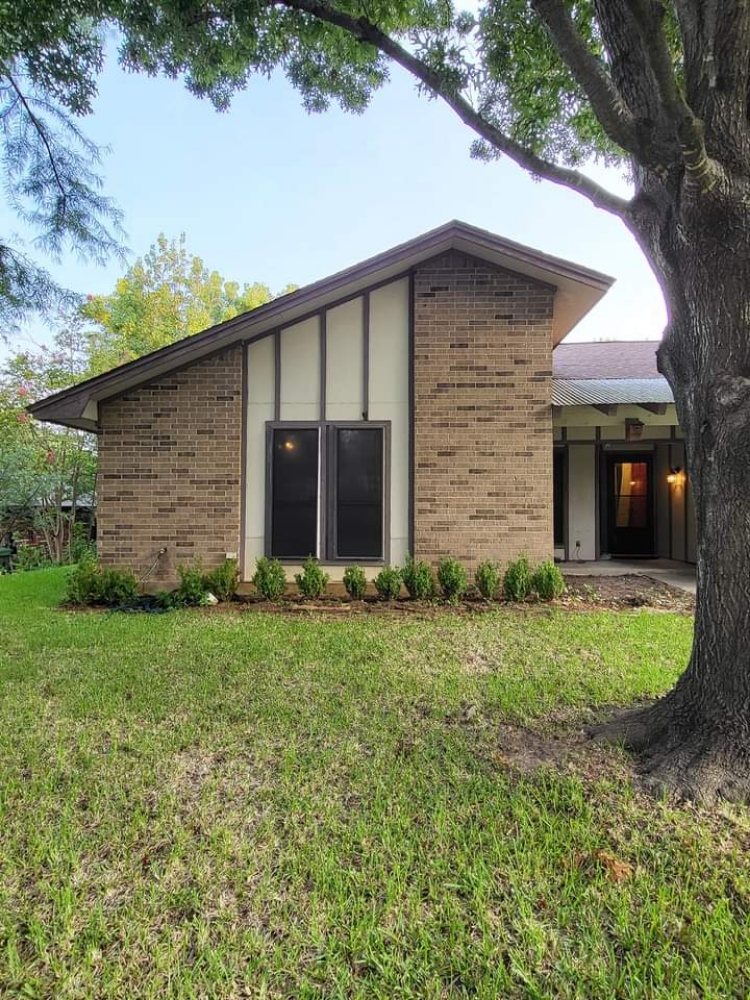 Slide of D & J Wiggins Construction