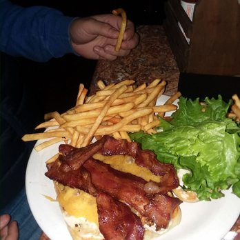 Russian River Pub - Chicken and bacon sandwich - American Near Me - Forestville, California Russian River Pub - Chicken and bacon sandwich - American Near Me - Forestville, California