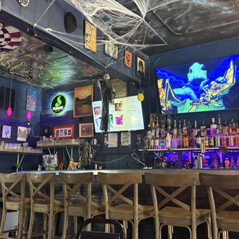 Caterpillar's Lounge