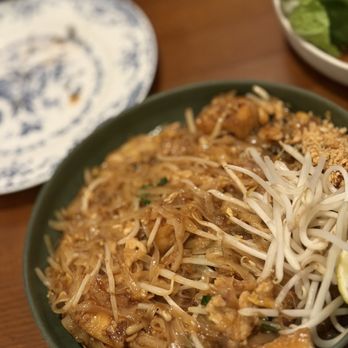 VeLa Brunch&Thai Restaurant - Chicken Pad Thai - Breakfast & Brunch Near Me - San Jose, California VeLa Brunch&Thai Restaurant - Chicken Pad Thai - Breakfast & Brunch Near Me - San Jose, California