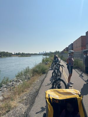 Joe’s Garage Bicycle Rental and Repair by null