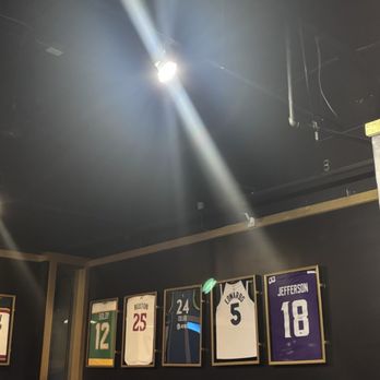 721 Sports Bar & Lounge - Sports Bars Near Me - Eagan, Minnesota