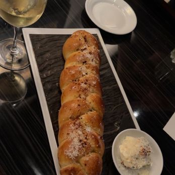 Plate - Truffle Garlic Bread - Cocktail Bars Near Me - Kansas City, Missouri Plate - Truffle Garlic Bread - Cocktail Bars Near Me - Kansas City, Missouri