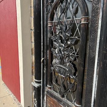 Mi Pueblo - more window decor - Mexican Near Me - Osceola, Arkansas